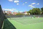 Canyon Mesa amenities include pickle ball and tennis courts